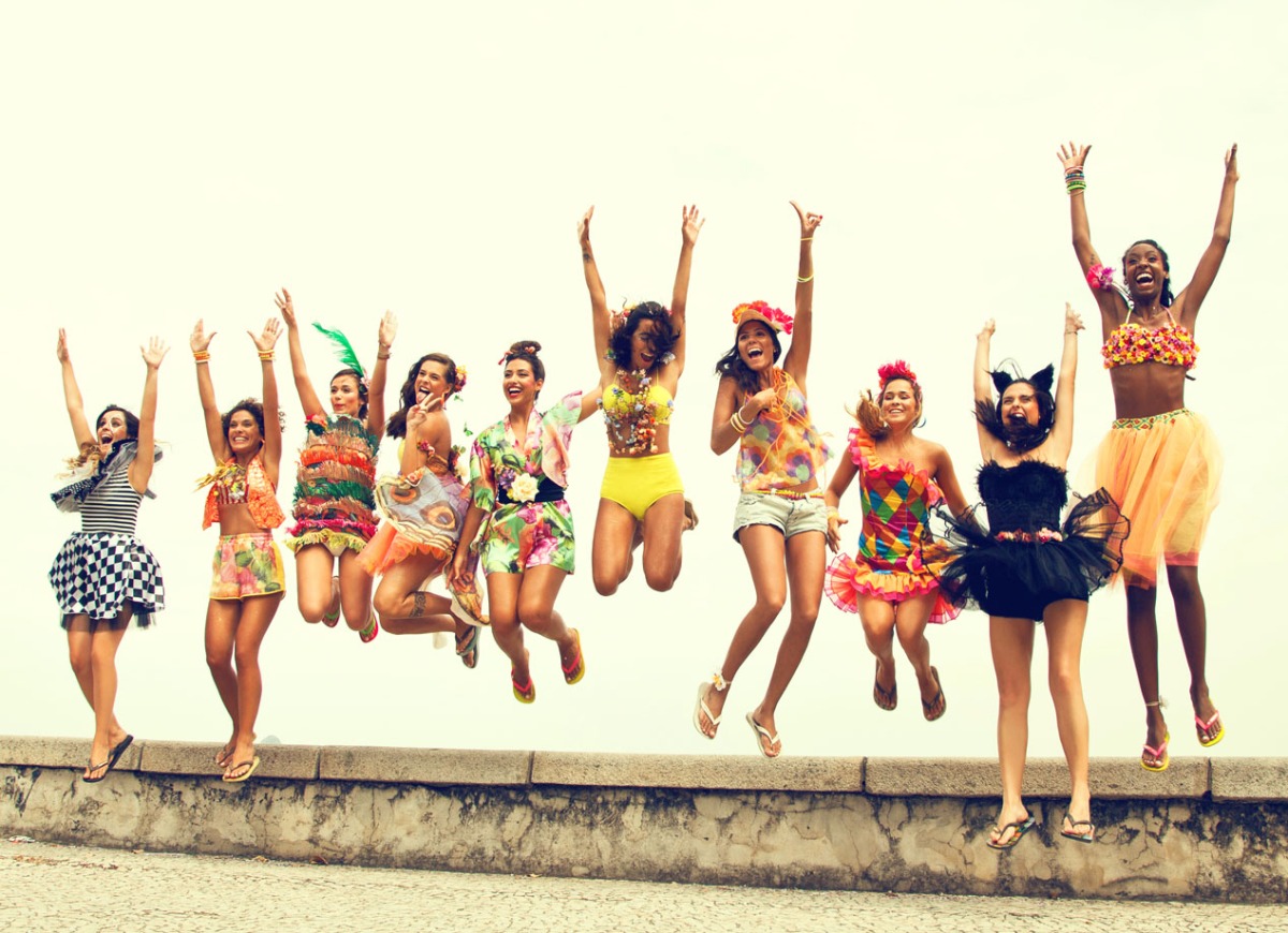 Пляжная вечеринка костюмы. Гавайская мода. Пляжная вечеринка в стиле 90. Детская пляжная вечеринка идеи одежды.